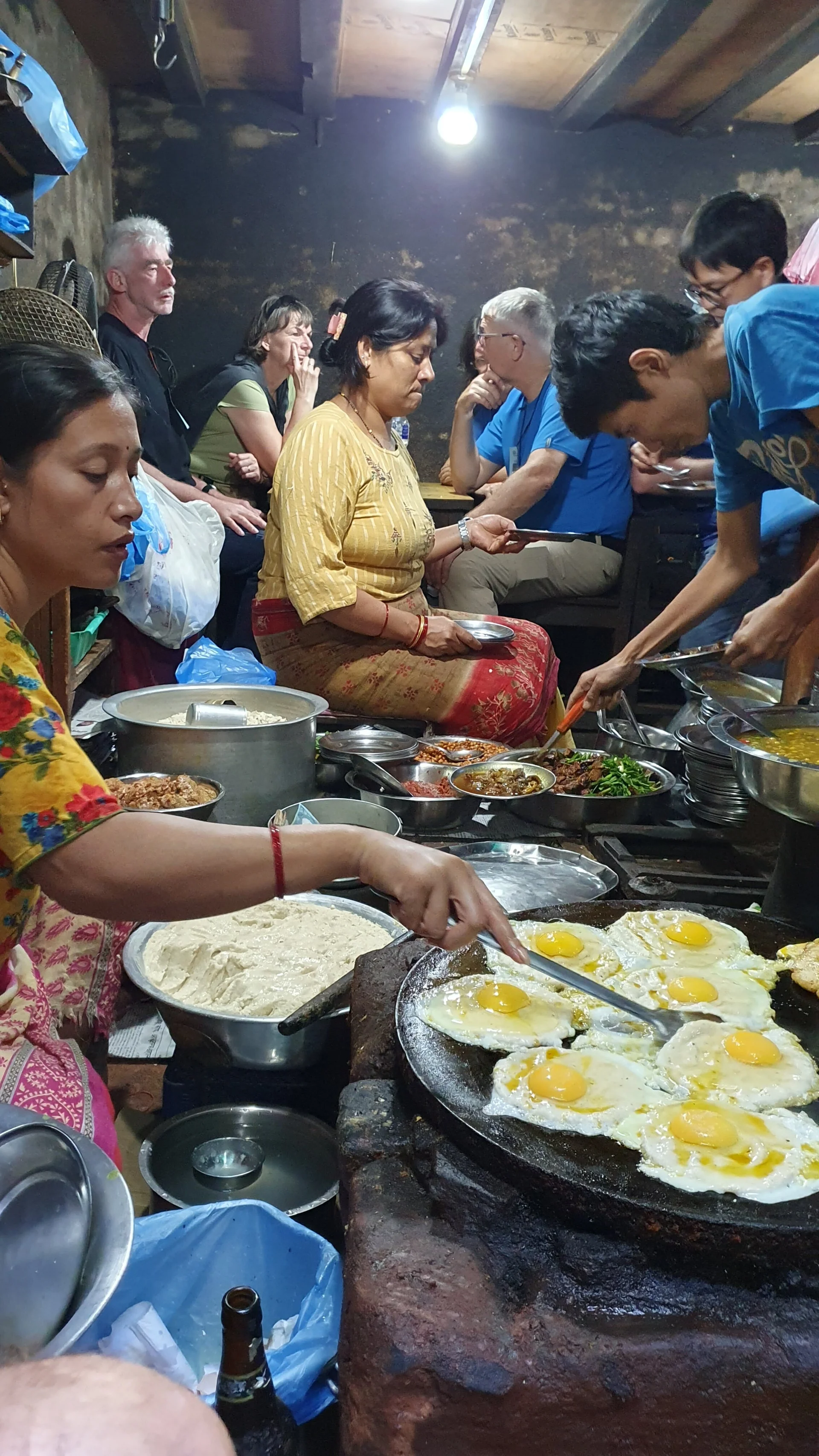 Lokales Mittagessen beim Besuch in Patan | © DAV-LU / Axel Petermann