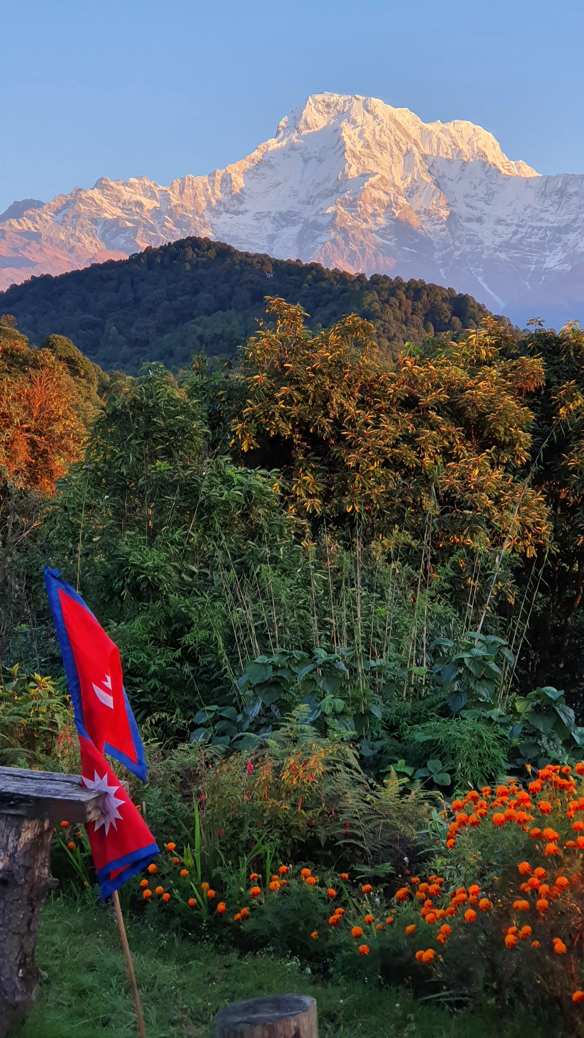 Sonnuntergang mit Blick auf die Annapurna Süd | © DAV-LU / Axel Petermann