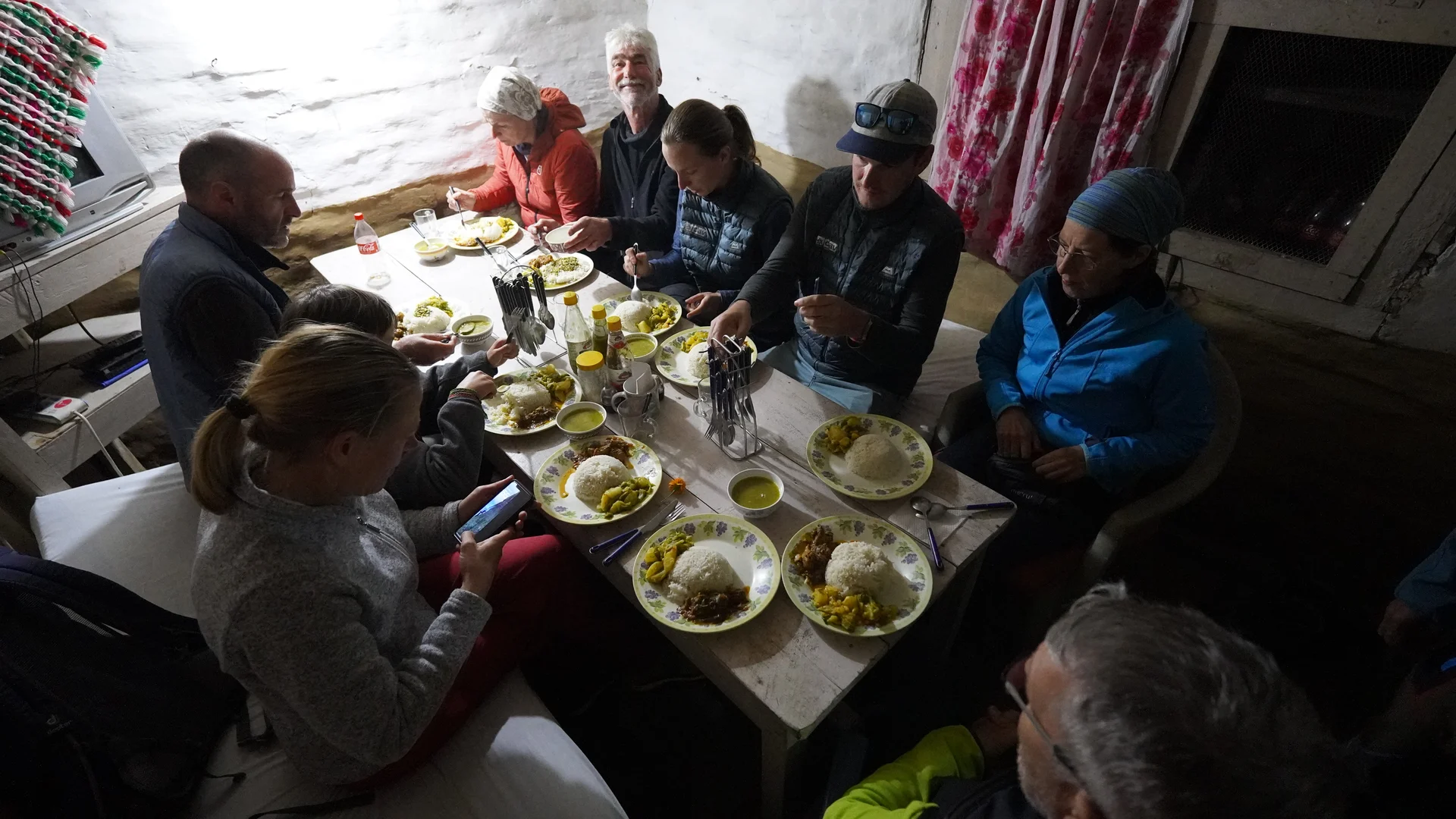 Abendessen mit Dal Bhat | © DAV-LU / Axel Petermann